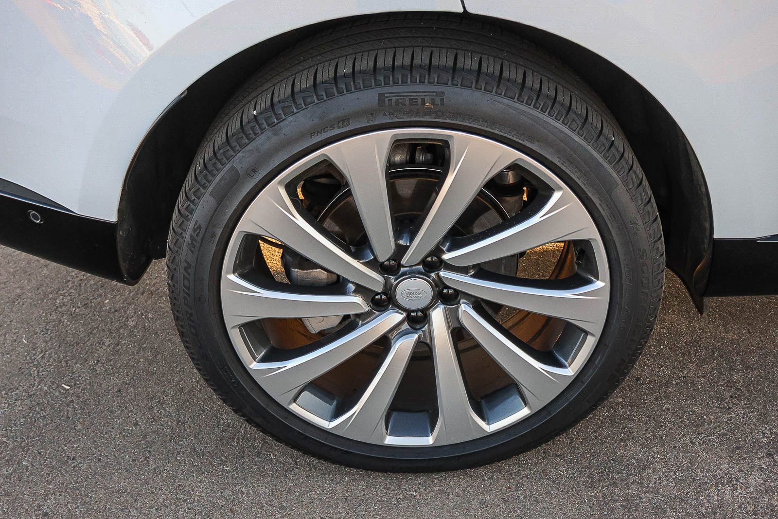 Certified 2025 Land Rover Range Rover SE image 13