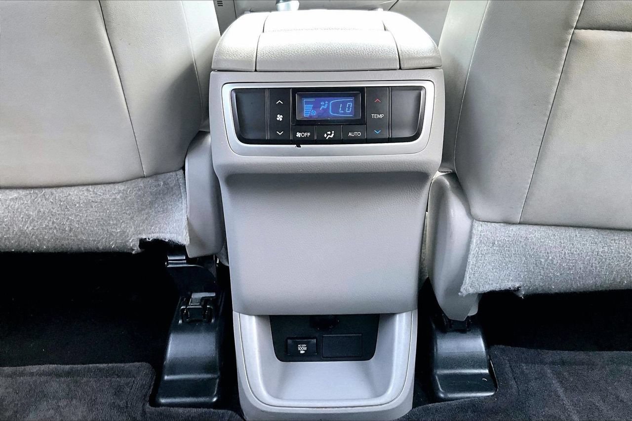 Used 2015 Toyota Highlander Limited w/ Driver Technology Package AWD/4WD image 17