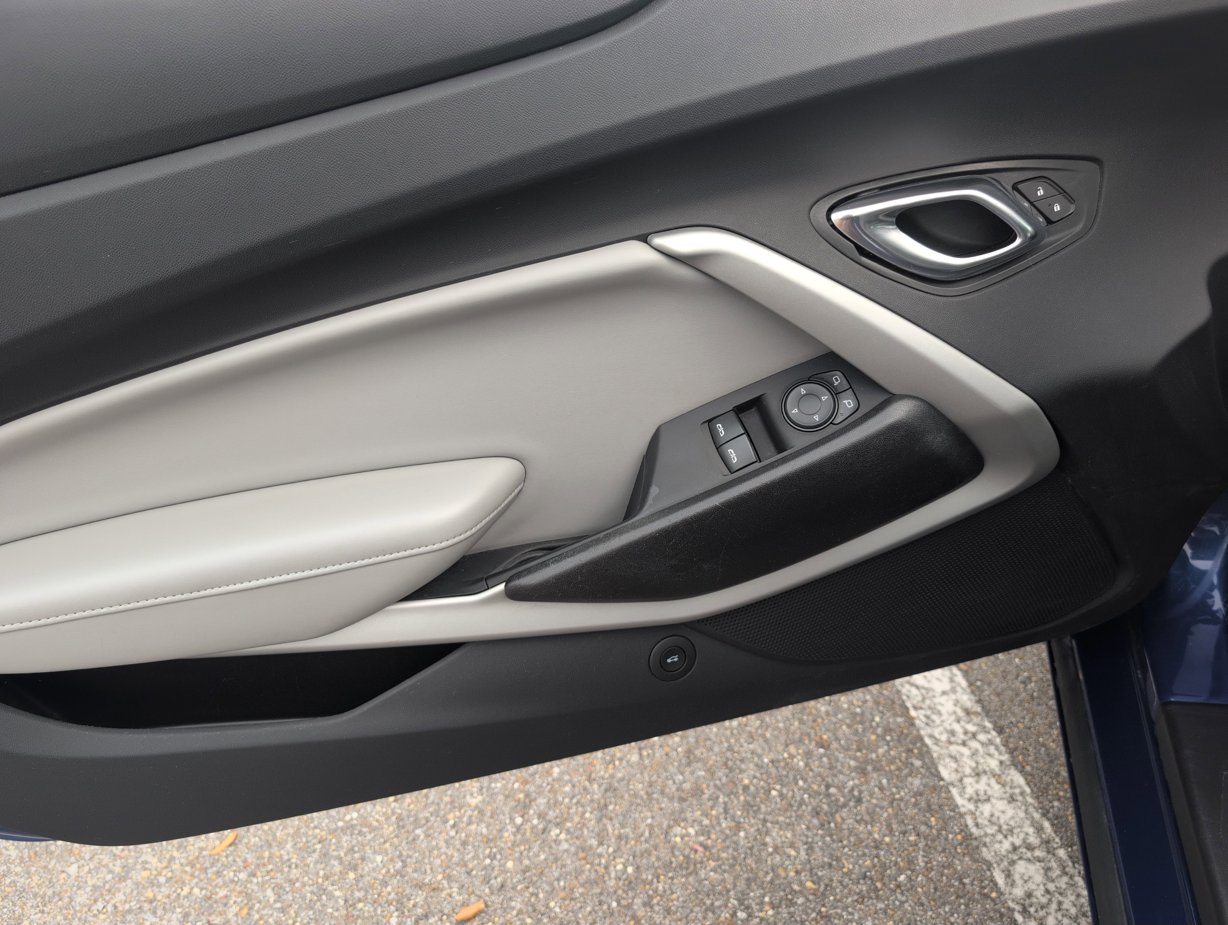 Used 2020 Chevrolet Camaro LT RWD image 15