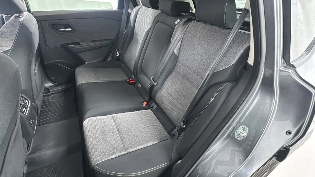 Used 2021 Nissan Rogue SV image 12