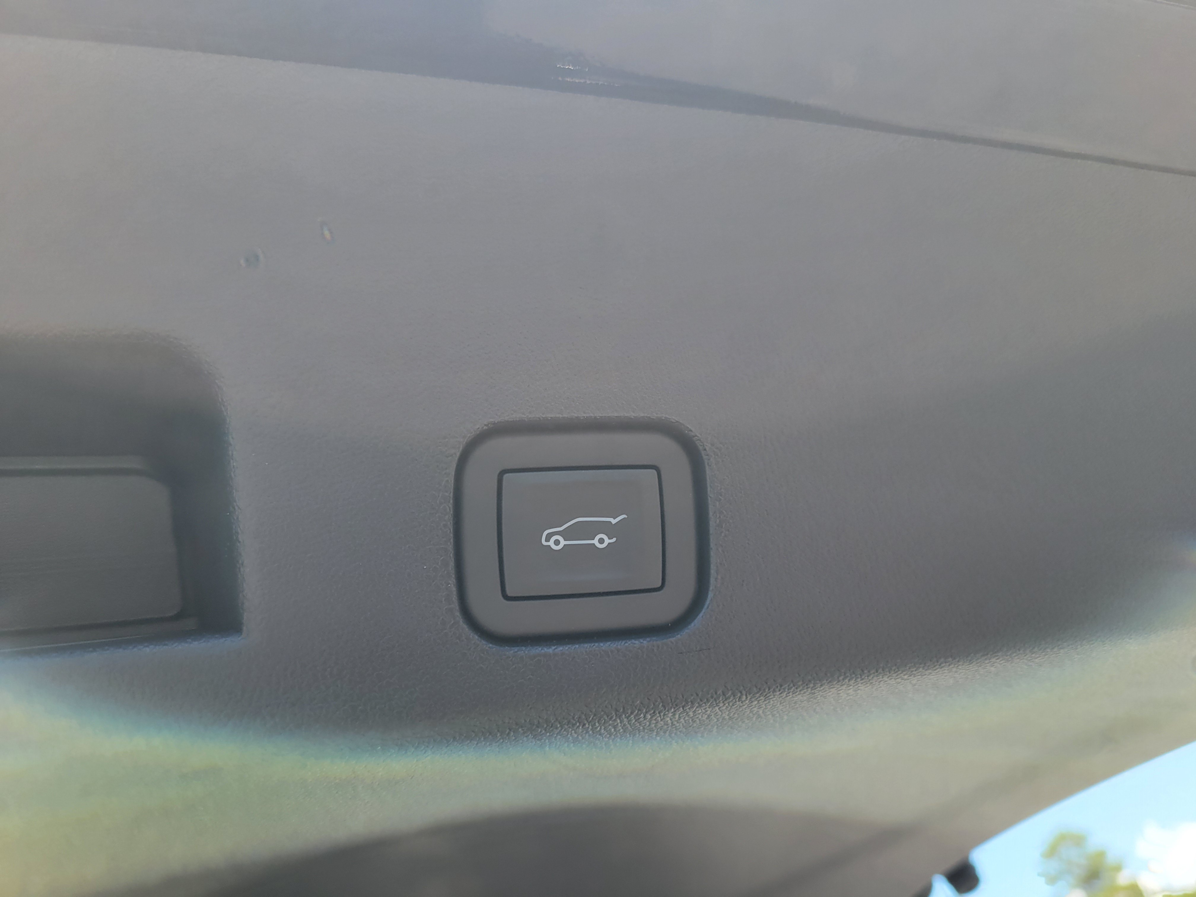 New 2027 Chevrolet Traverse RS w/ LPO, Floor Liner Package FWD image 8