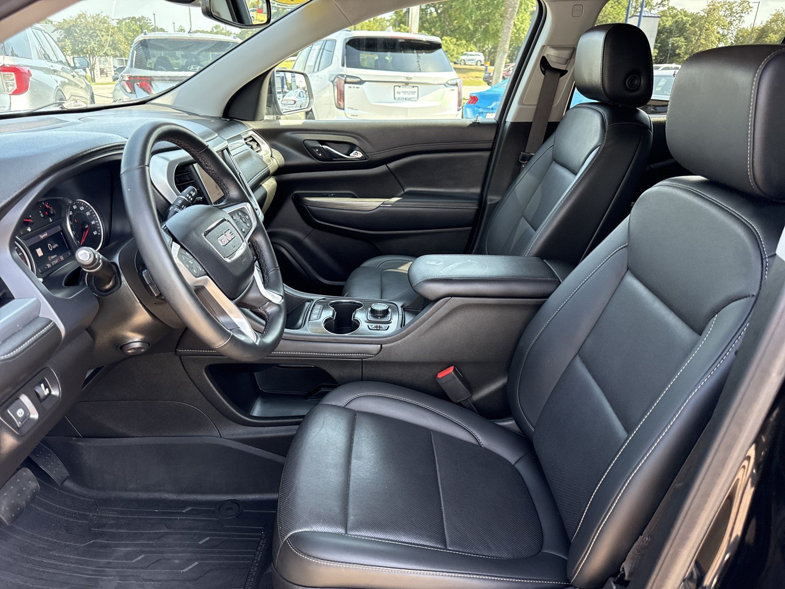 Used 2023 GMC Acadia SLT w/ Preferred Package AWD/4WD image 11