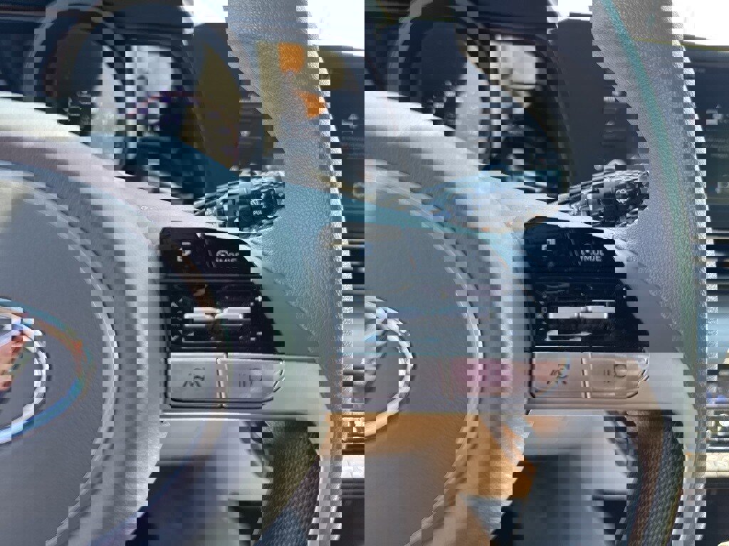 Used 2023 Hyundai Elantra SEL image 30