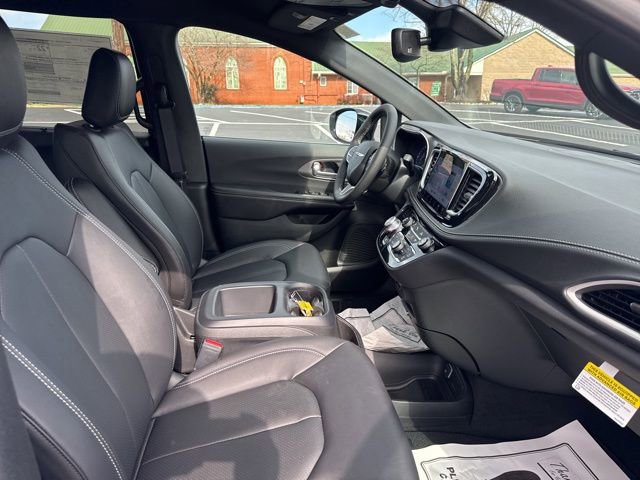 New 2026 Chrysler Pacifica Select image 10