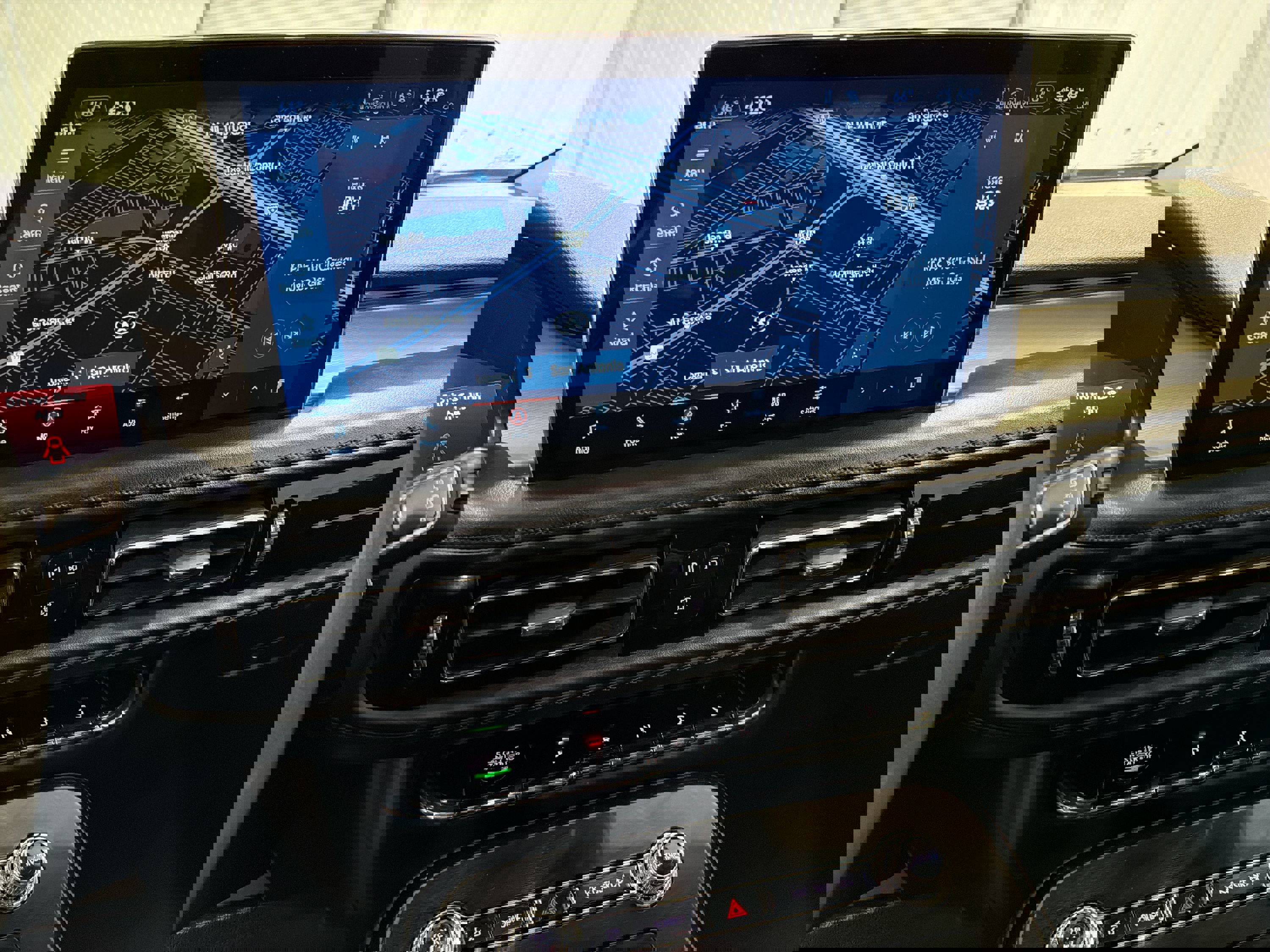 Used 2022 Lincoln Nautilus FWD w/ Premium Package image 19