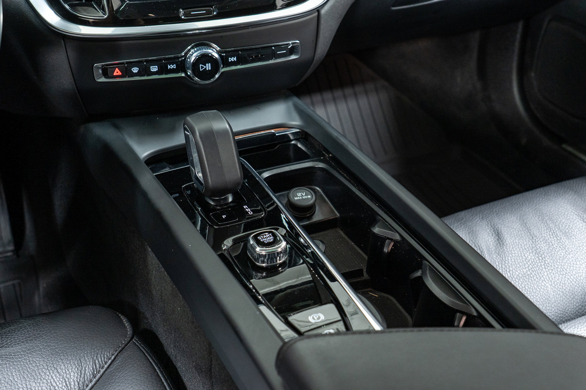 Used 2024 Volvo V60 B5 Cross Country Plus image 20
