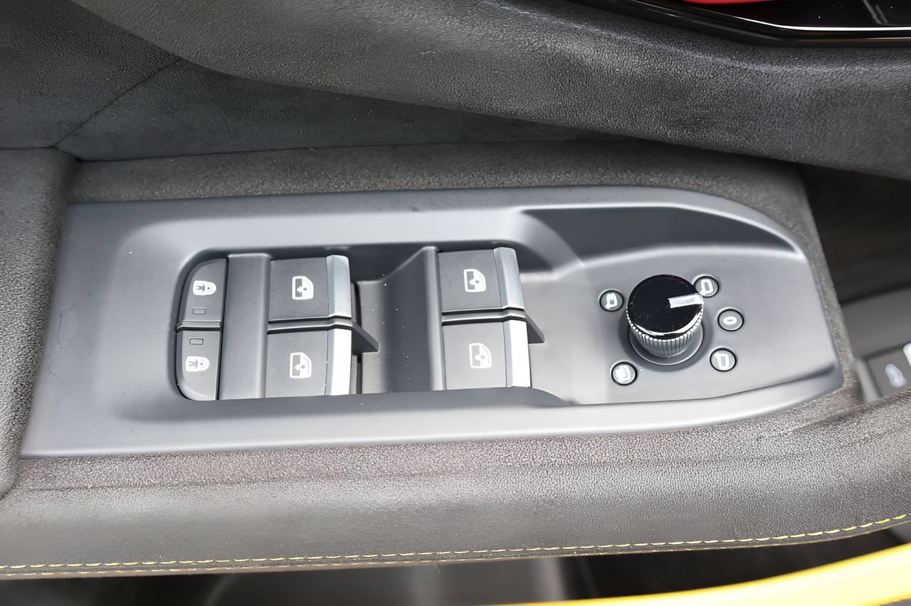 Used 2024 Lamborghini Urus Performante AWD/4WD image 11