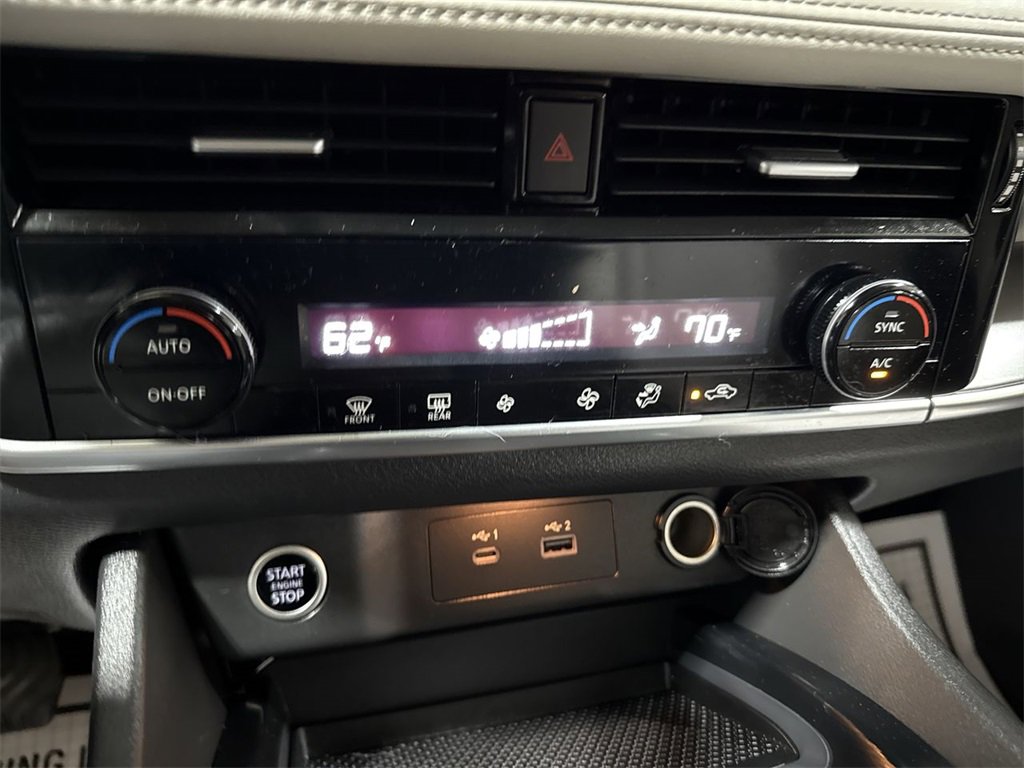 Used 2021 Nissan Rogue SV image 15