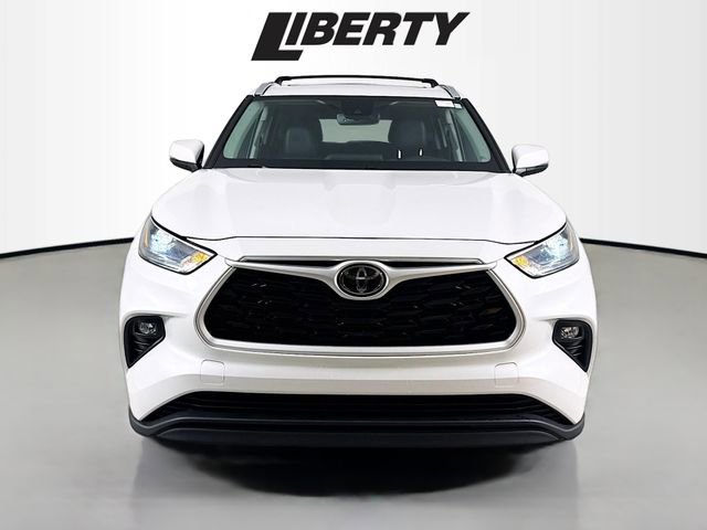 Used 2024 Toyota Highlander XLE image 2