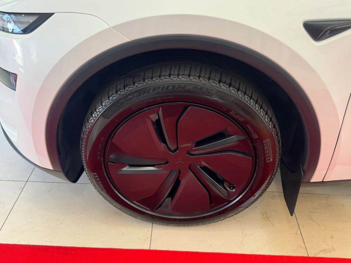 Used 2026 Tesla Model Y 2WD image 37