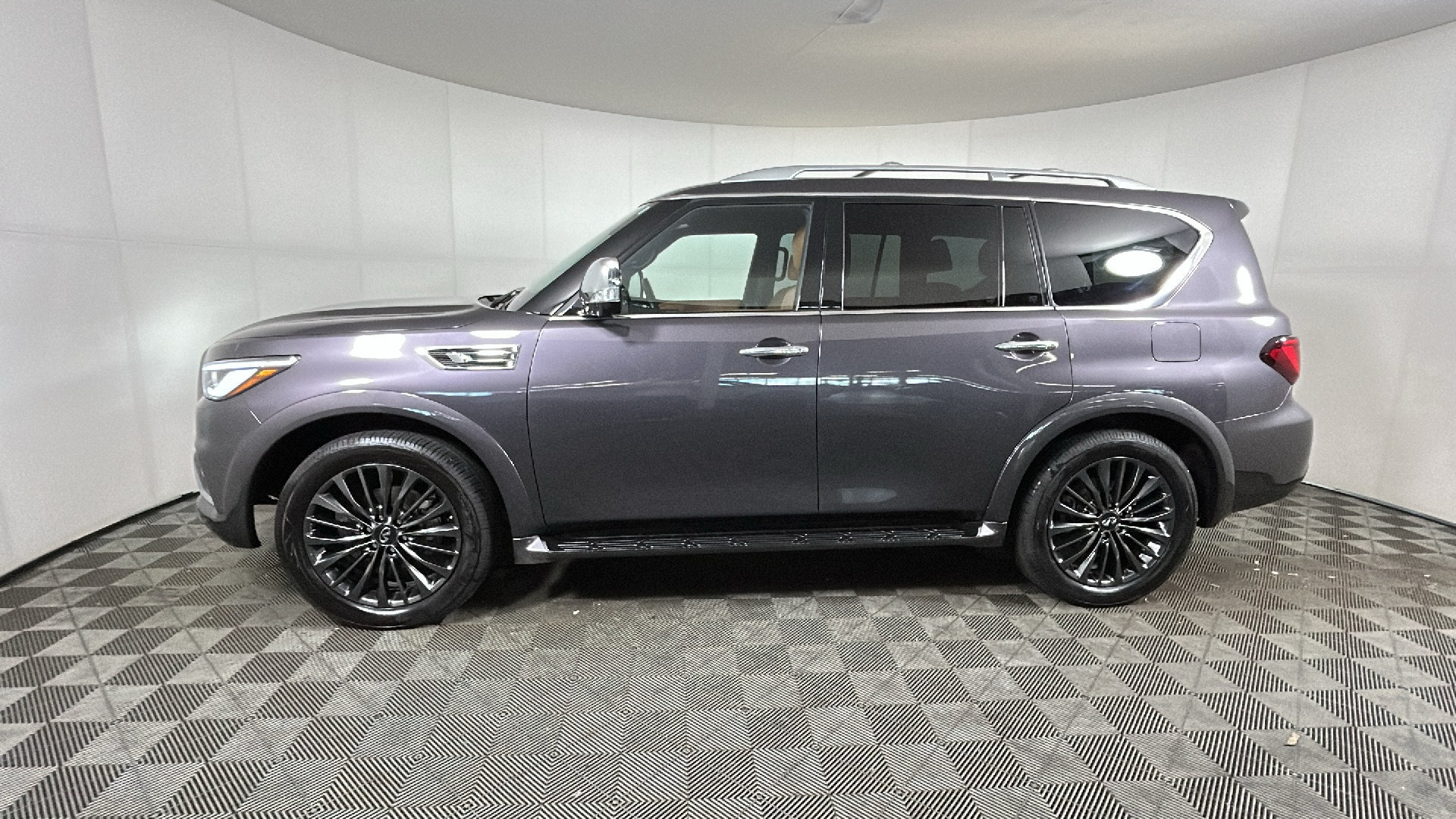 Used 2023 INFINITI QX80 Sensory w/ Cargo Package AWD/4WD image 7