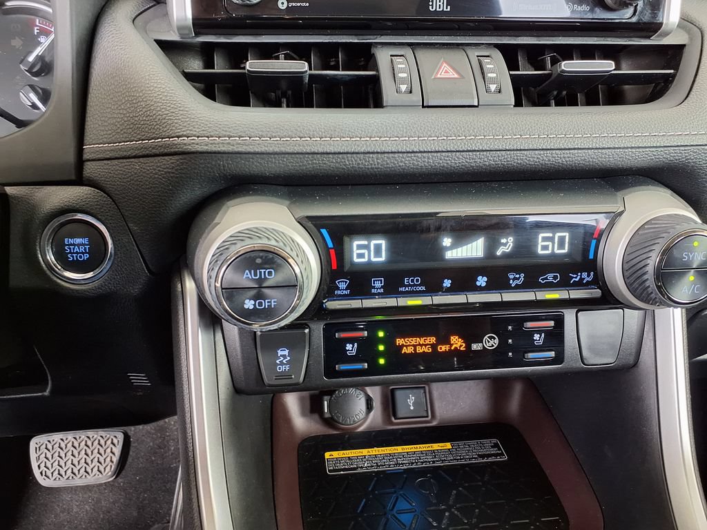Used 2020 Toyota RAV4 Limited FWD image 30