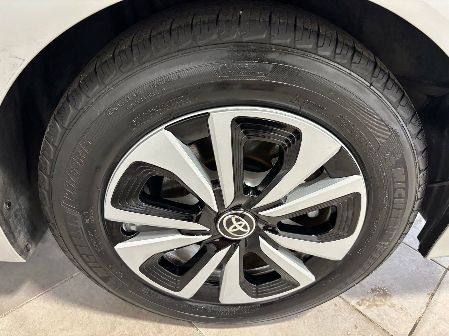 Used 2018 Toyota Prius Prime Advanced FWD image 11