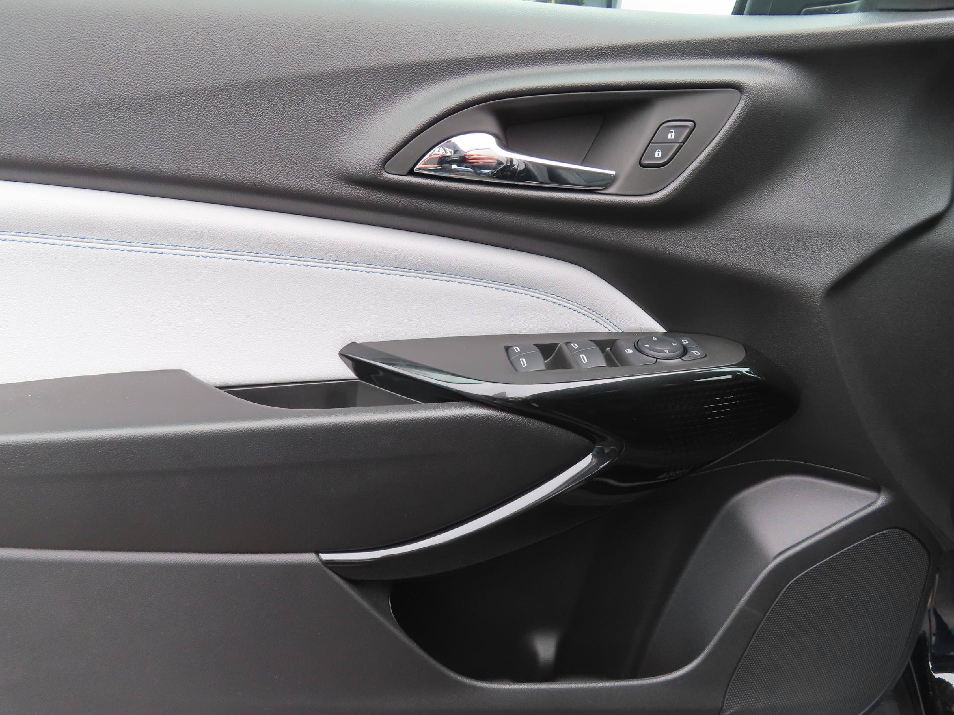 New 2026 Chevrolet Trax LT w/ Driver Confidence Package FWD image 11