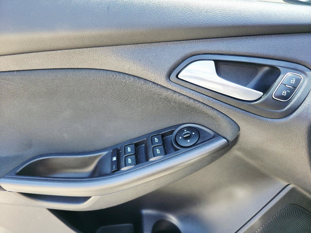 Used 2015 Ford Focus SE w/ Equipment Group 201A FWD image 21
