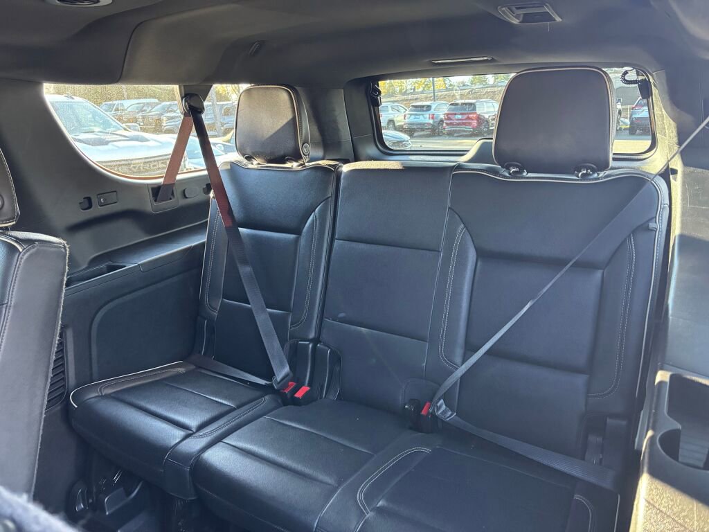 Used 2022 GMC Yukon XL SLT w/ SLT Luxury Package image 13