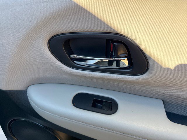 Used 2018 Honda HR-V LX image 32