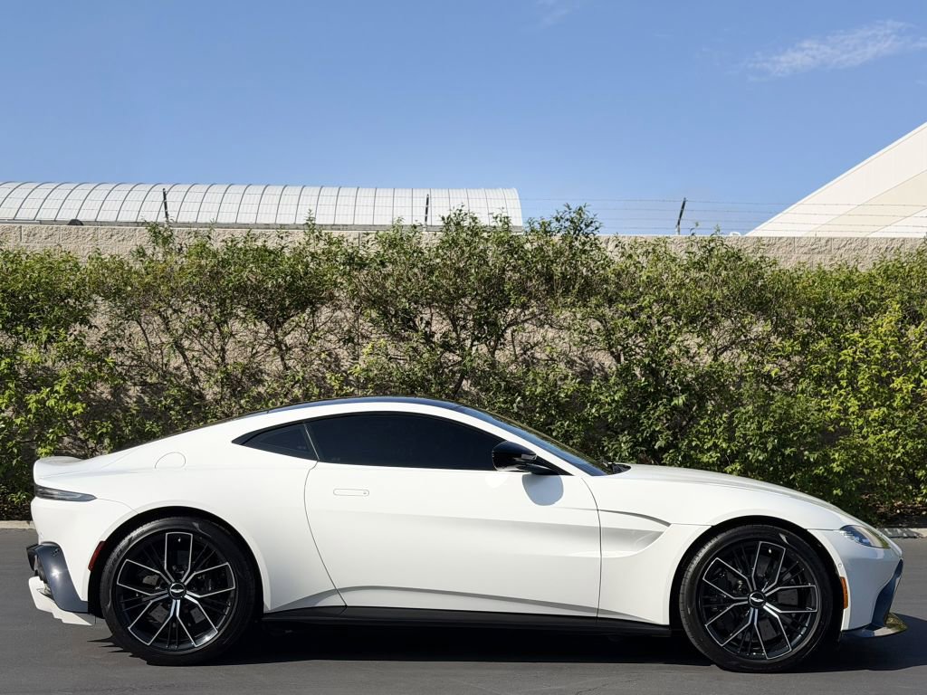 Used 2022 Aston Martin V8 Vantage Coupe RWD image 20