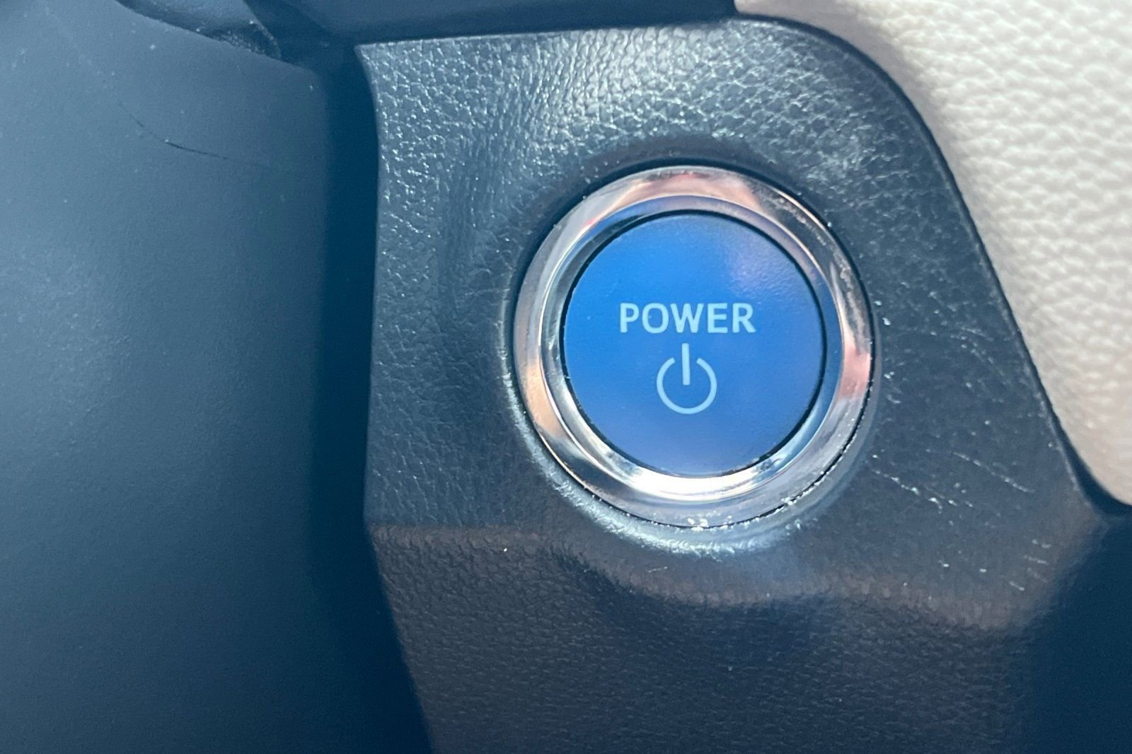 Used 2022 Toyota RAV4 XLE Premium image 22