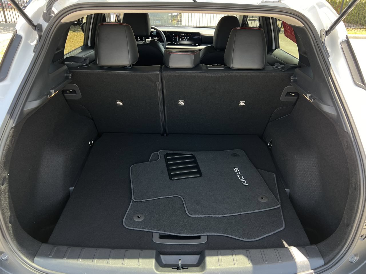Certified 2026 Nissan Kicks SR FWD image 24