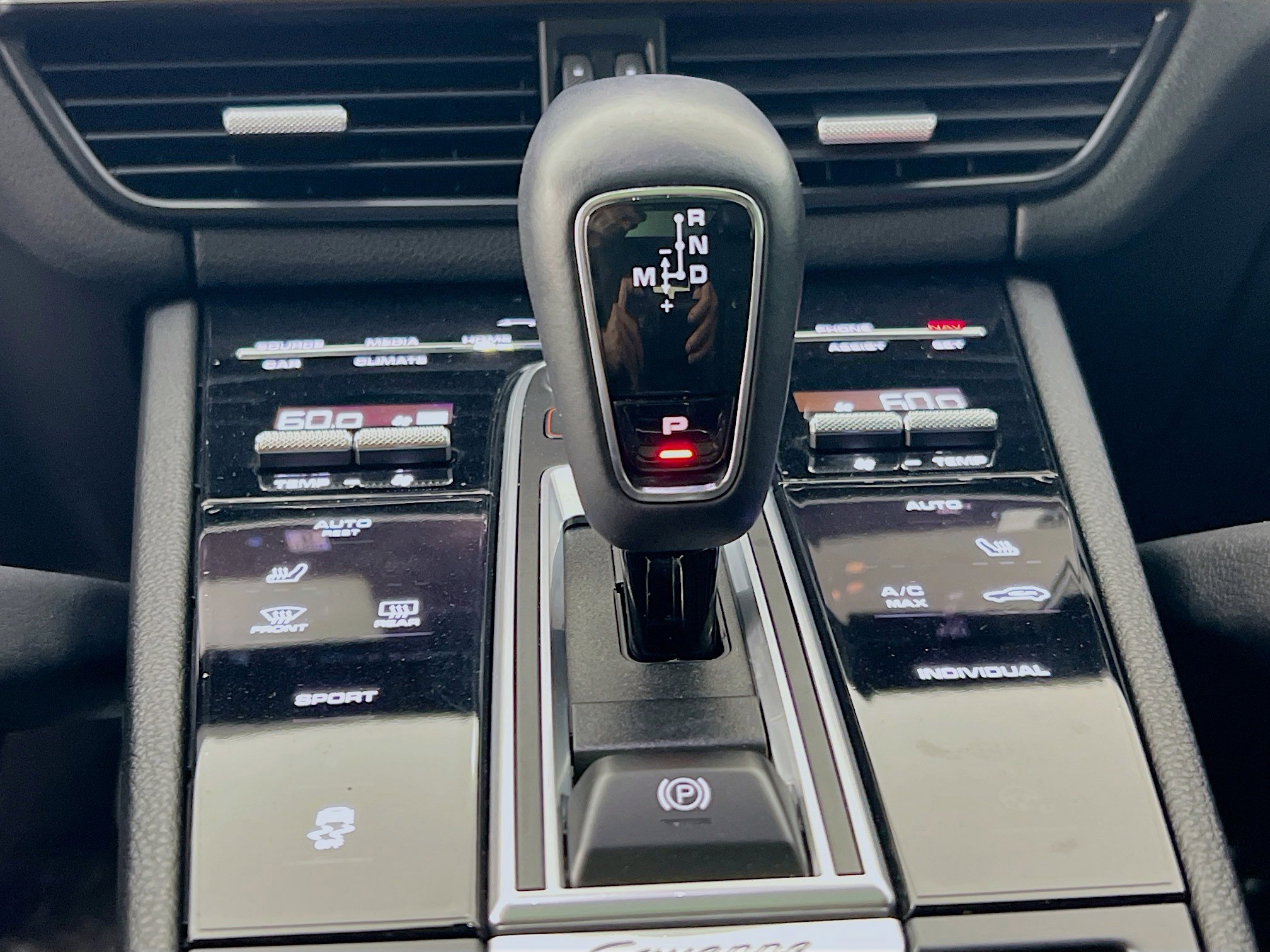 Used 2023 Porsche Cayenne Platinum Edition image 17