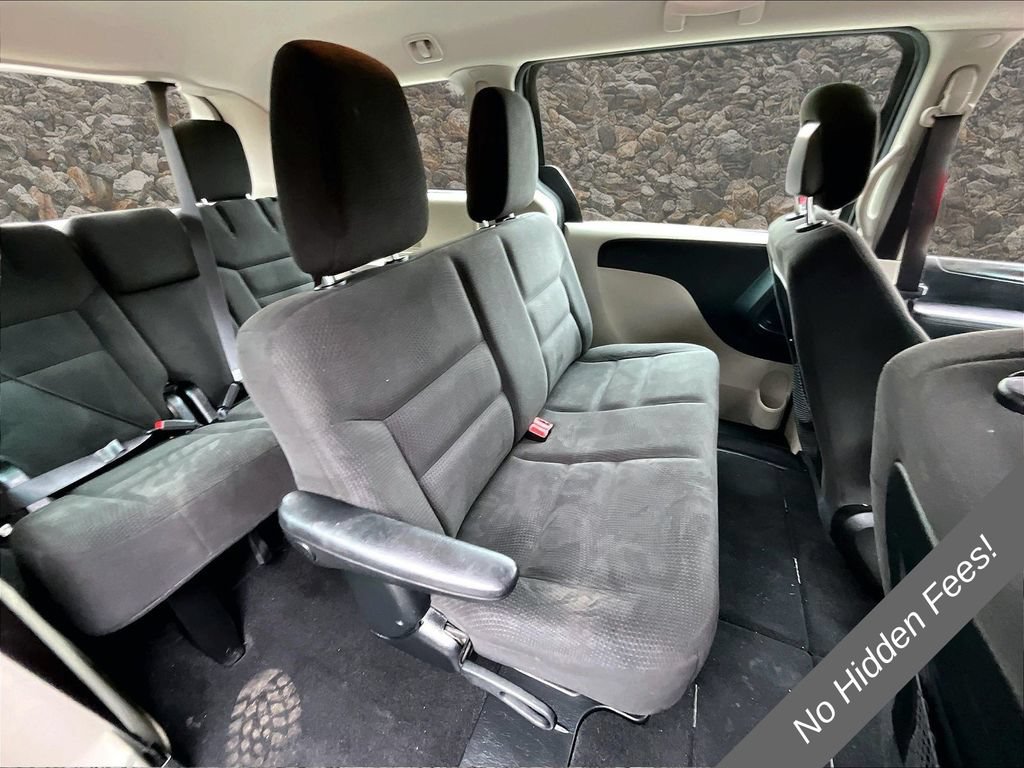 Used 2015 Dodge Grand Caravan American Value Package w/ UConnect Hands-Free Group FWD image 22
