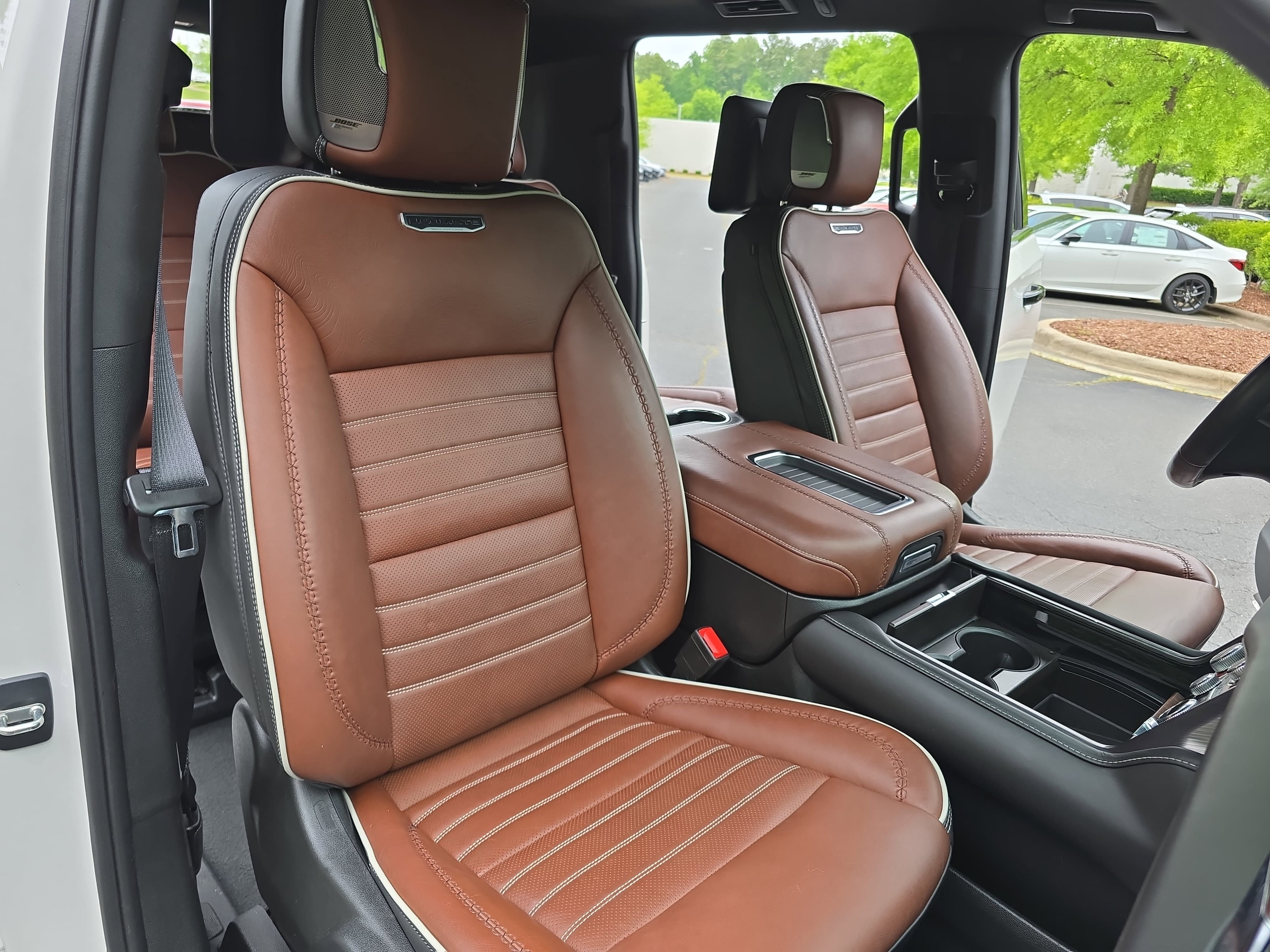 Used 2023 GMC Yukon XL Denali Ultimate AWD/4WD image 10