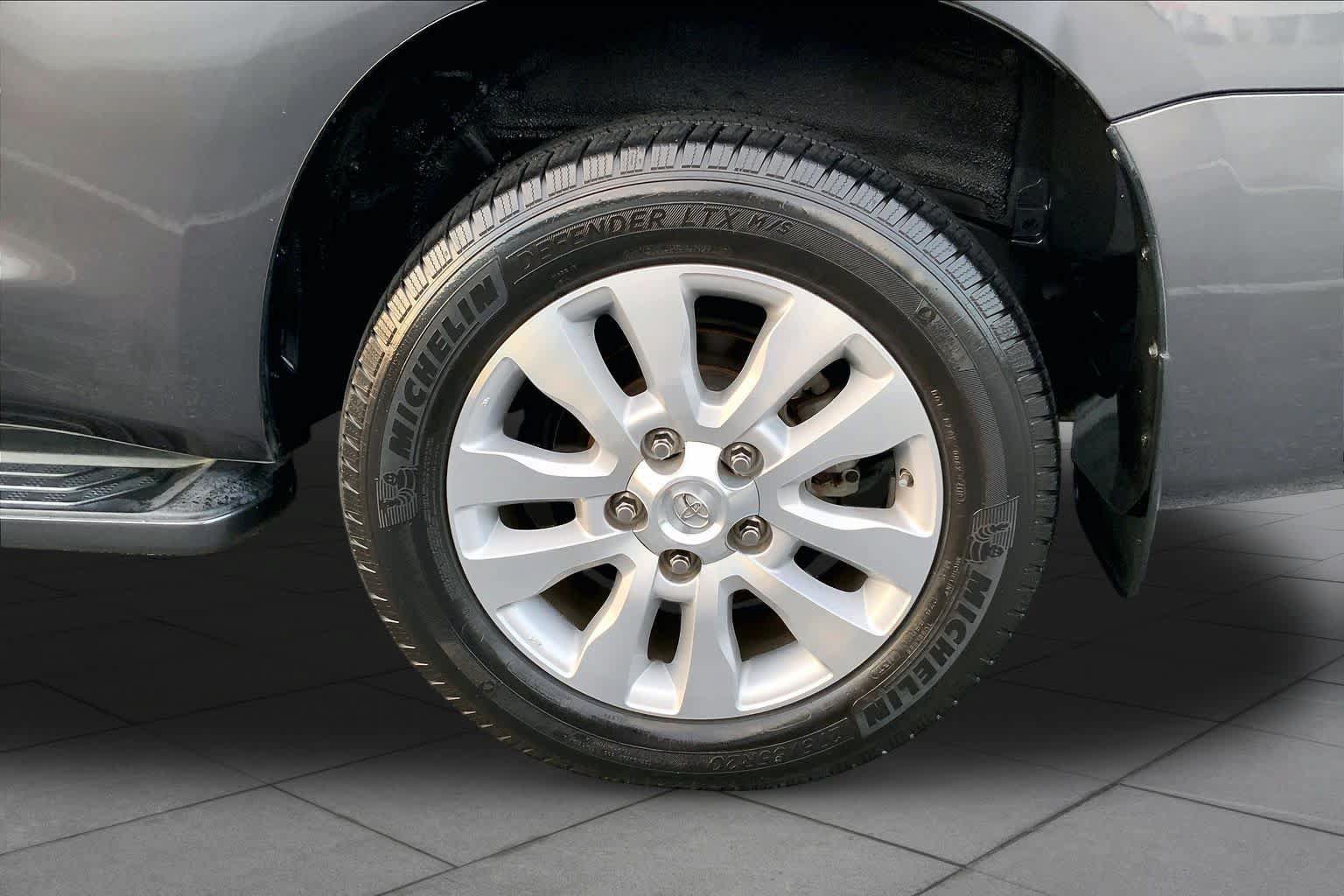 Used 2018 Toyota Sequoia Platinum RWD image 10