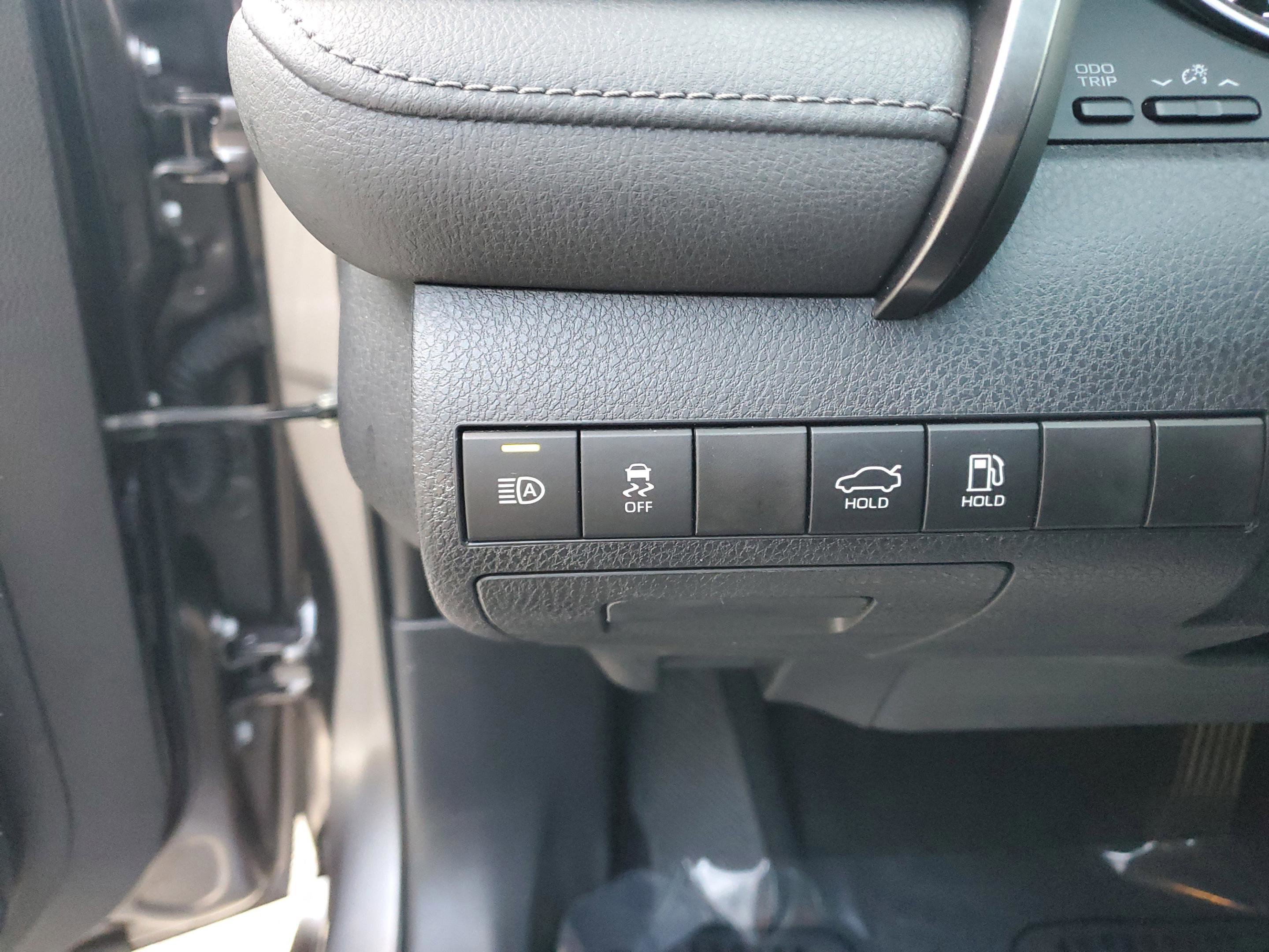 Used 2022 Toyota Camry LE image 32