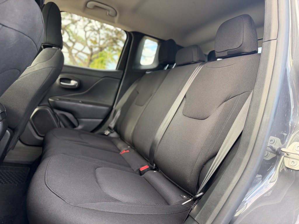 Used 2023 Jeep Renegade Latitude AWD/4WD image 16