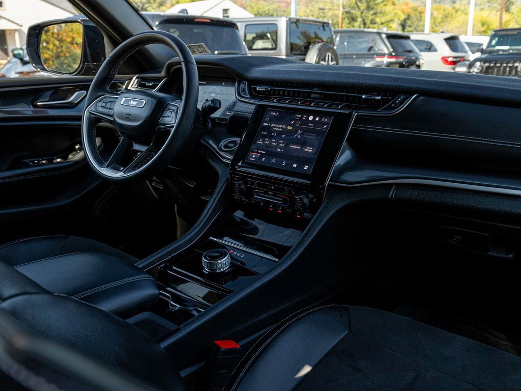 Used 2023 Jeep Grand Cherokee Altitude image 33