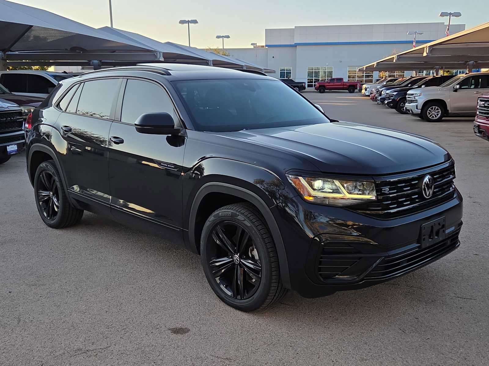 Used 2023 Volkswagen Atlas Cross Sport SEL R-Line AWD/4WD image 2