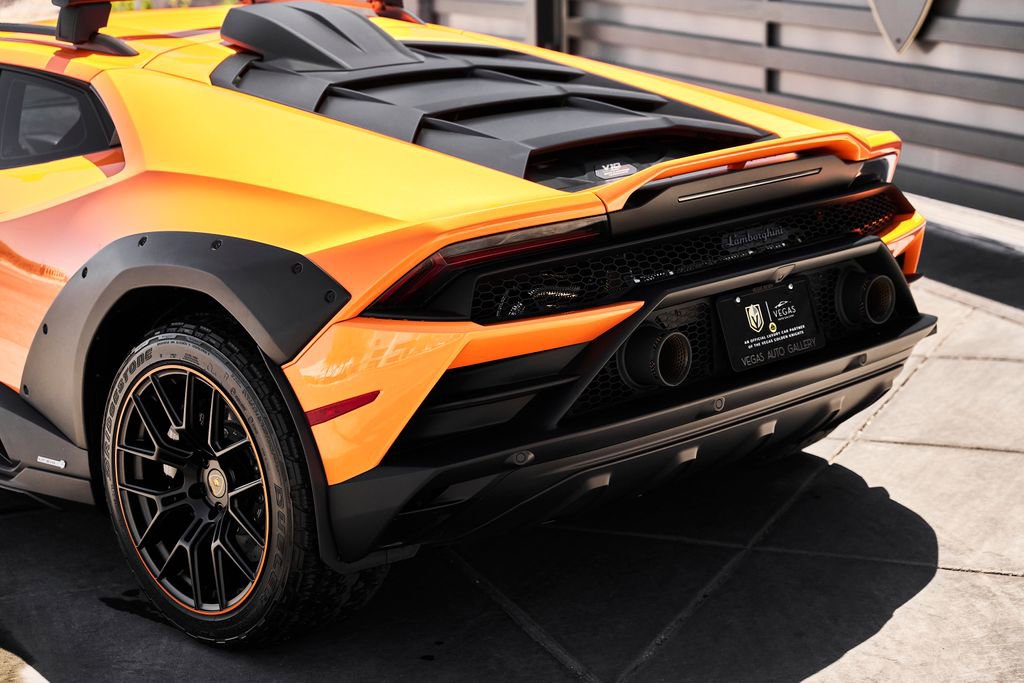 Used 2023 Lamborghini Huracan Sterrato image 15