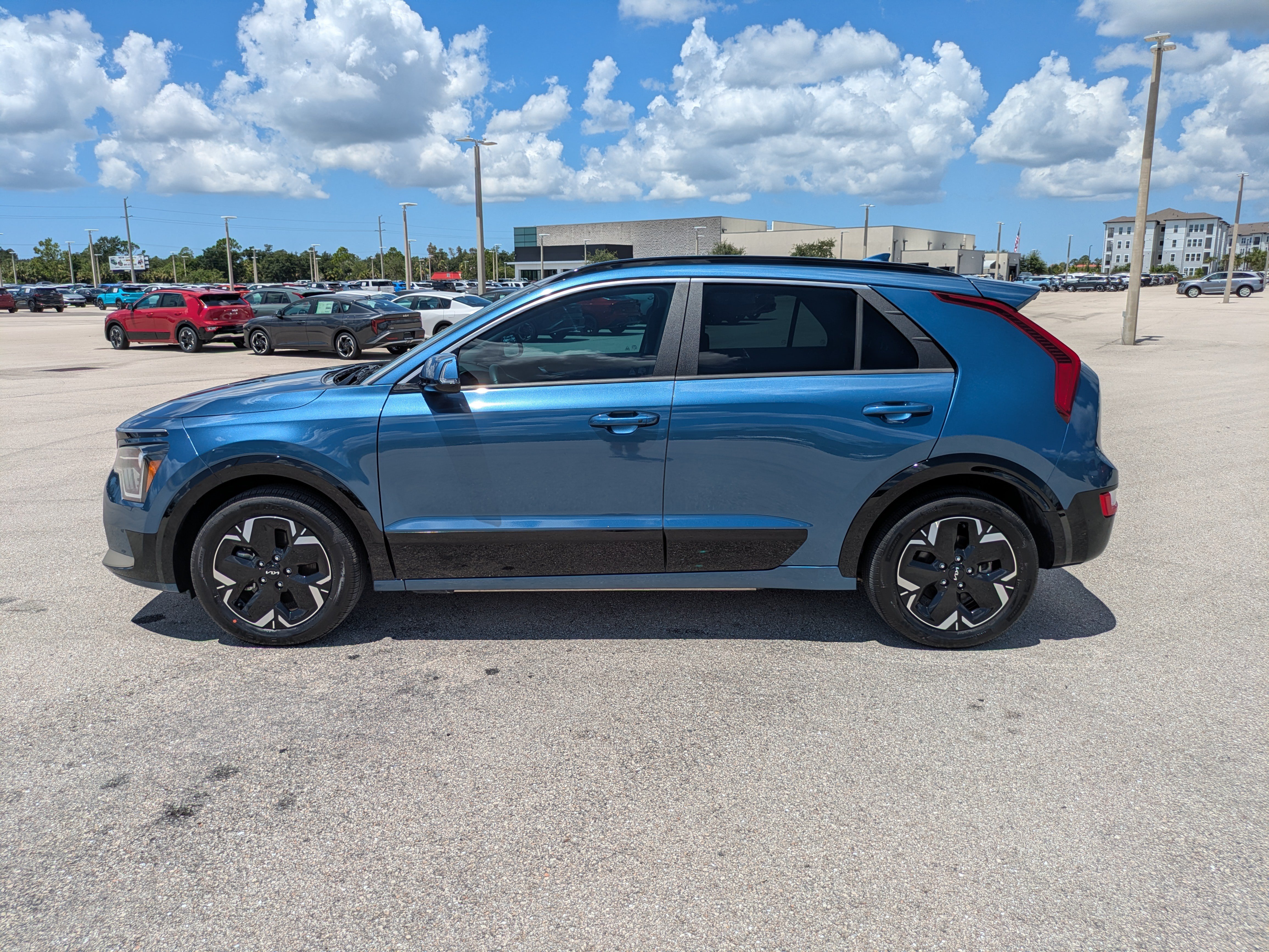 Certified 2024 Kia Niro Wind FWD image 7