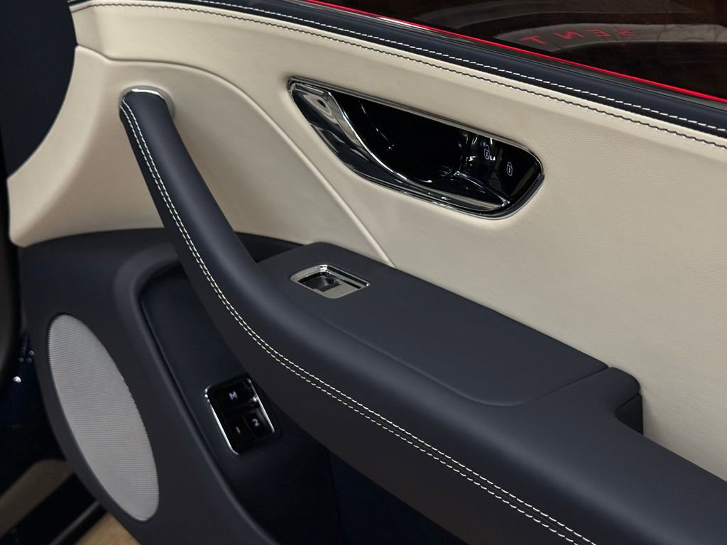 Used 2022 Bentley Flying Spur Plug-In Hybrid image 30