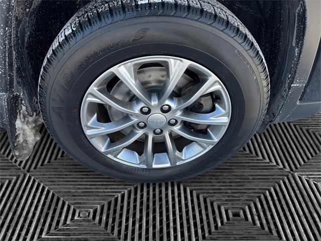 Certified 2020 Jeep Cherokee Latitude Plus w/ Cold Weather Group image 15