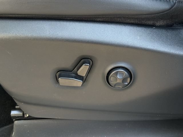 Used 2024 Chrysler Pacifica Touring-L FWD image 25