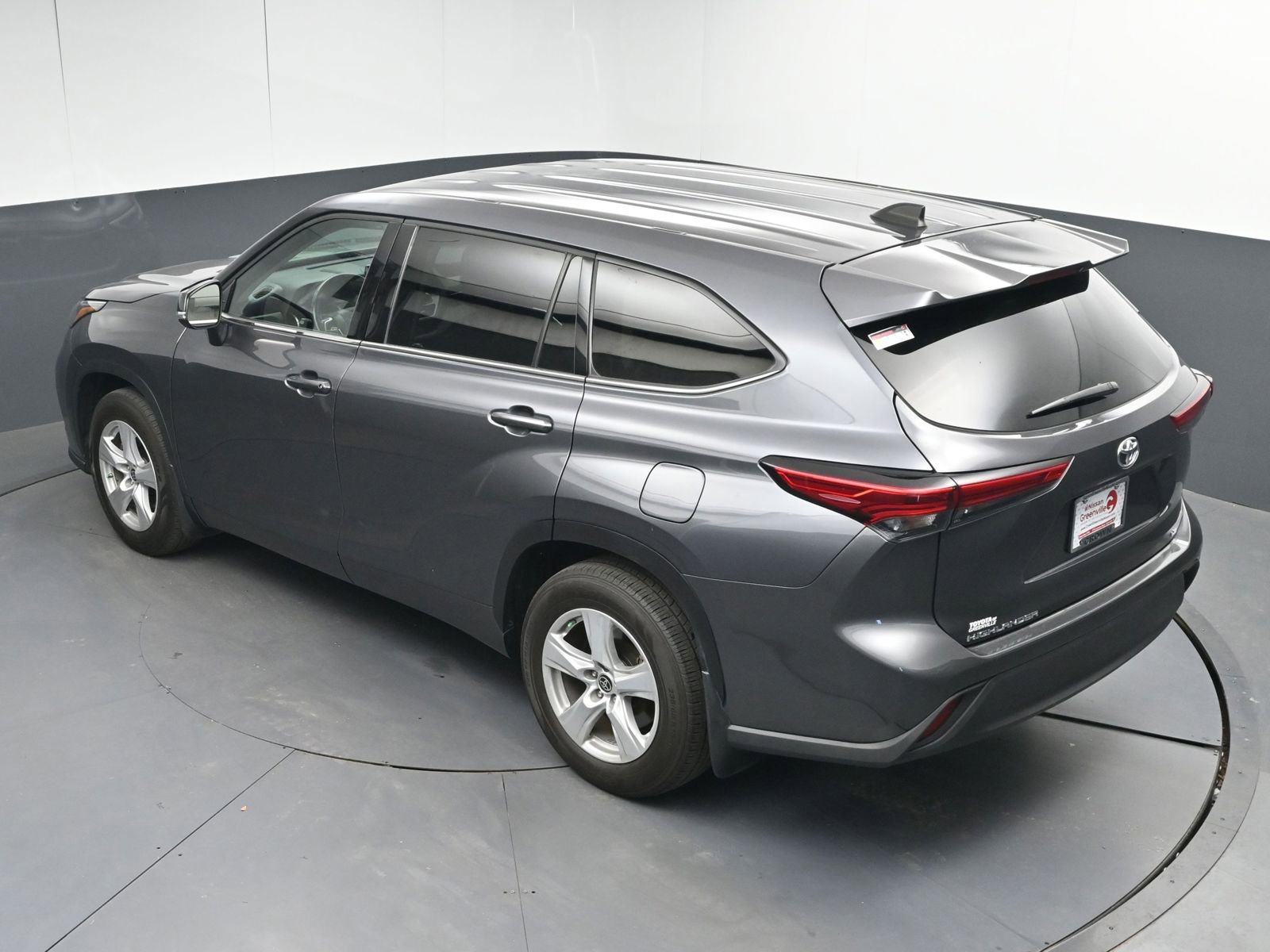 Used 2022 Toyota Highlander LE image 36