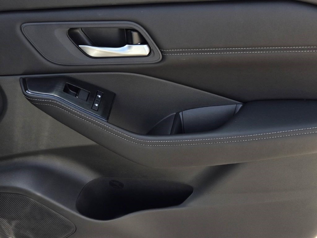 New 2026 Nissan Rogue Dark Armor FWD image 8