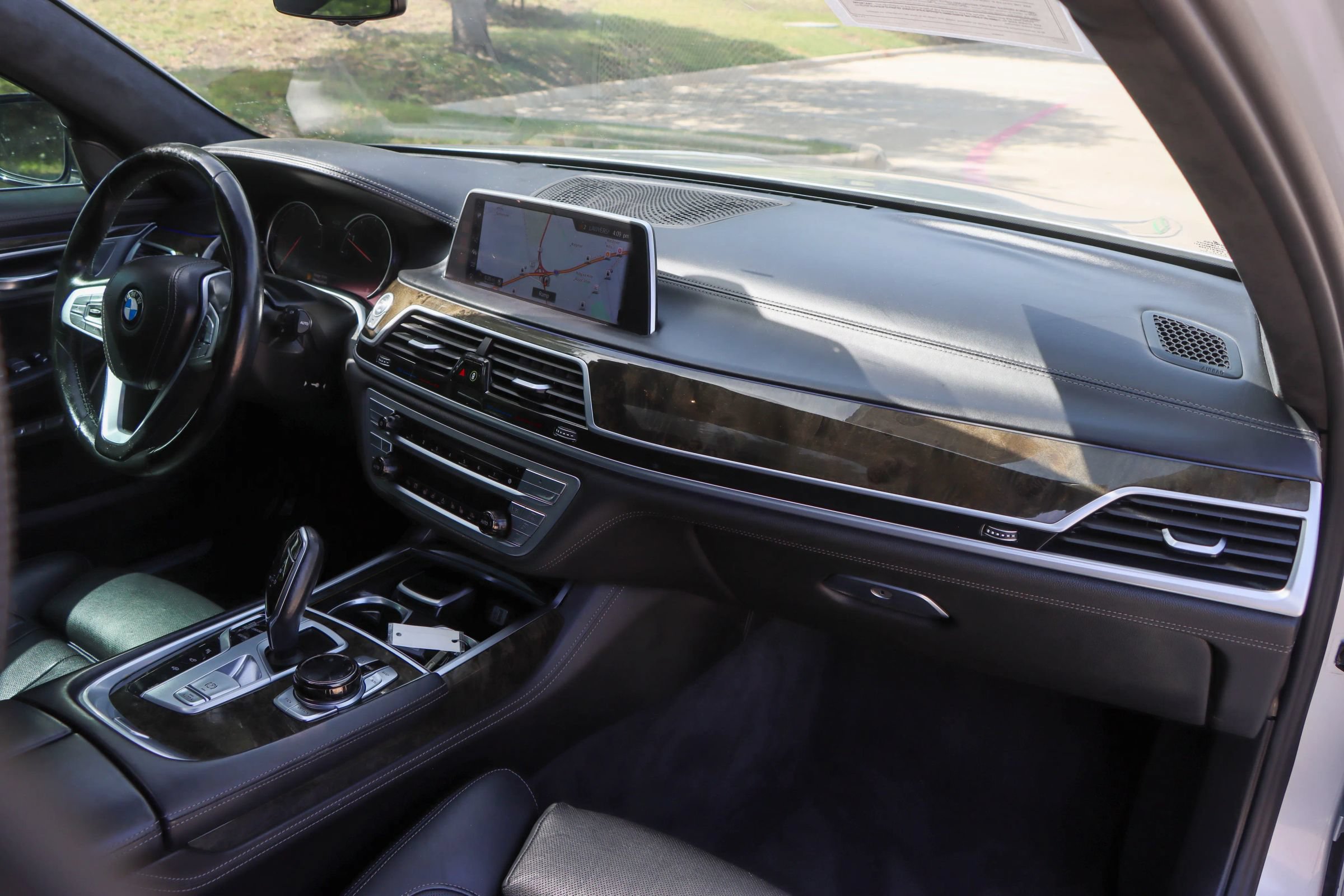 Used 2017 BMW 750i xDrive AWD/4WD image 23