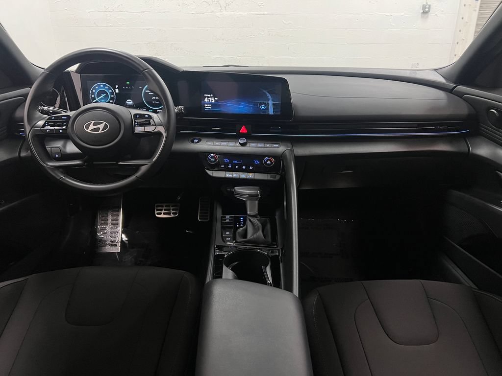 Used 2025 Hyundai Elantra SEL FWD image 14