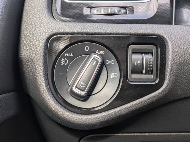Used 2017 Volkswagen GTI SE image 27