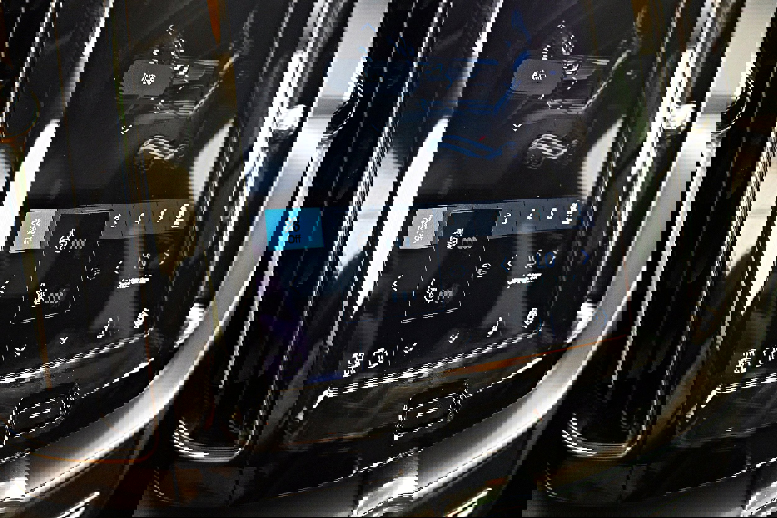 Used 2023 Volvo XC60 B5 Core w/ Climate Package image 13