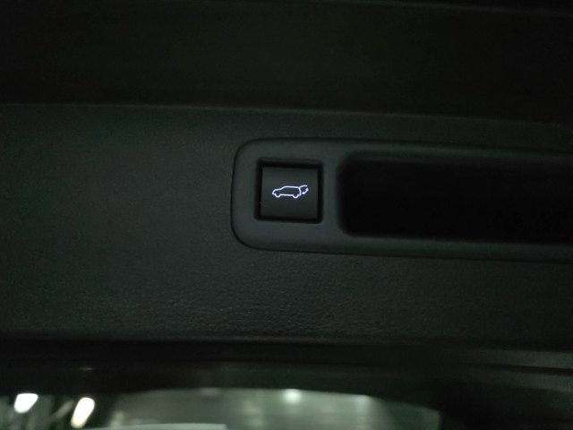 Used 2022 Toyota Highlander XLE image 37