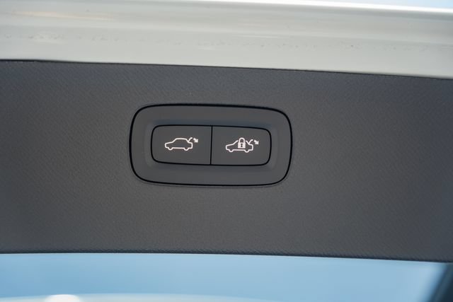 New 2026 Volvo XC90 B6 Plus w/ Protection Package Premier AWD/4WD image 12