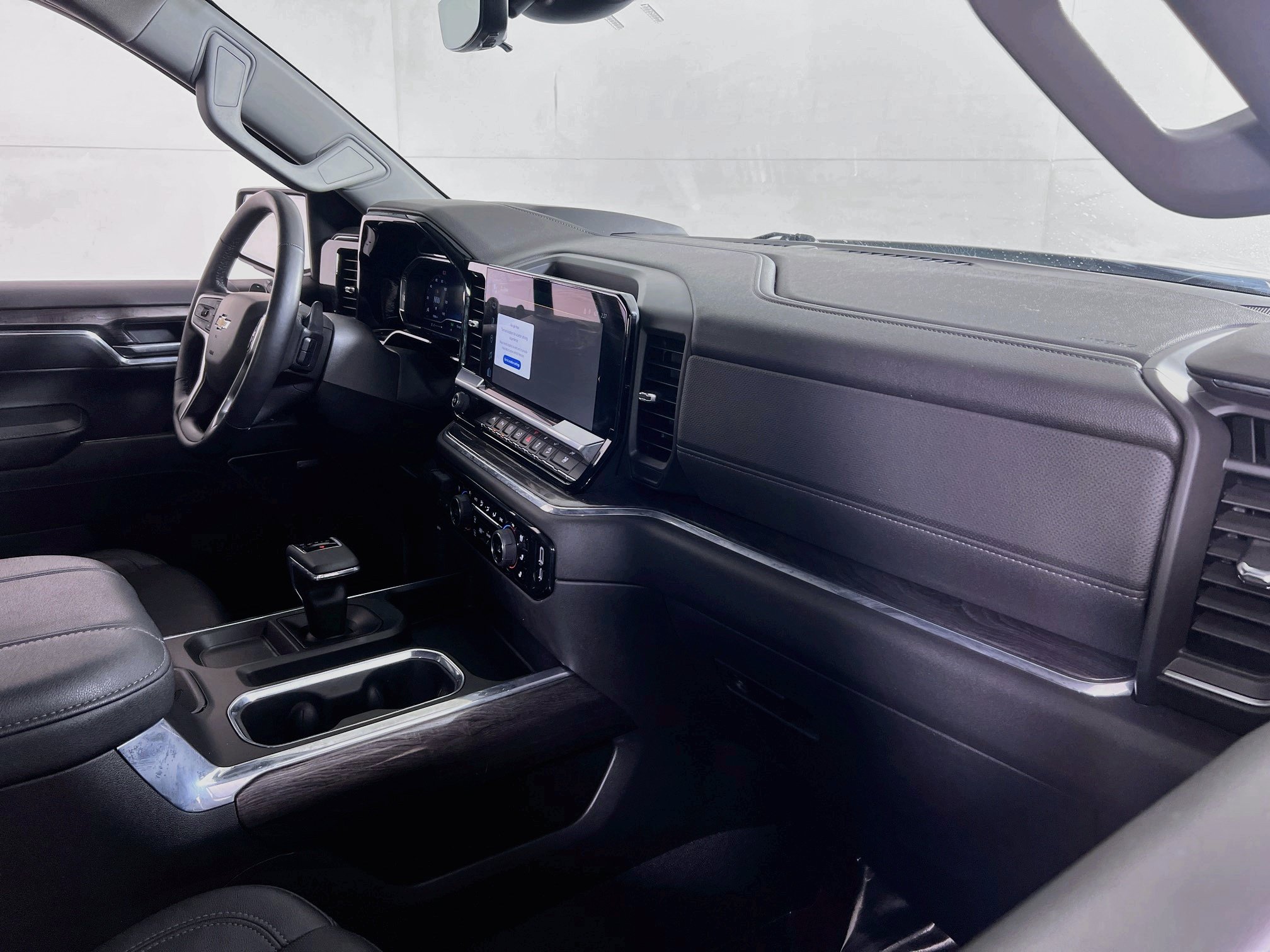 Used 2024 Chevrolet Silverado 1500 LTZ AWD/4WD image 28