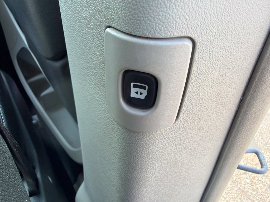 Used 2015 Chrysler Town & Country Touring-L w/ Driver Convenience Group FWD image 16