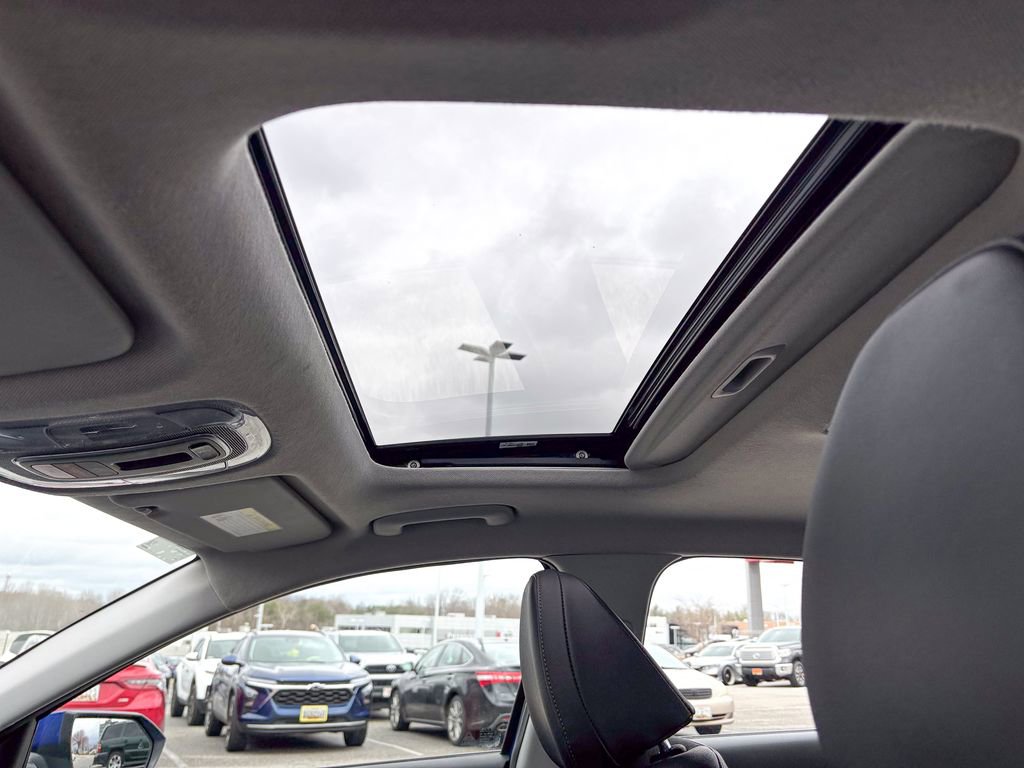 Used 2025 Hyundai Elantra Limited image 14