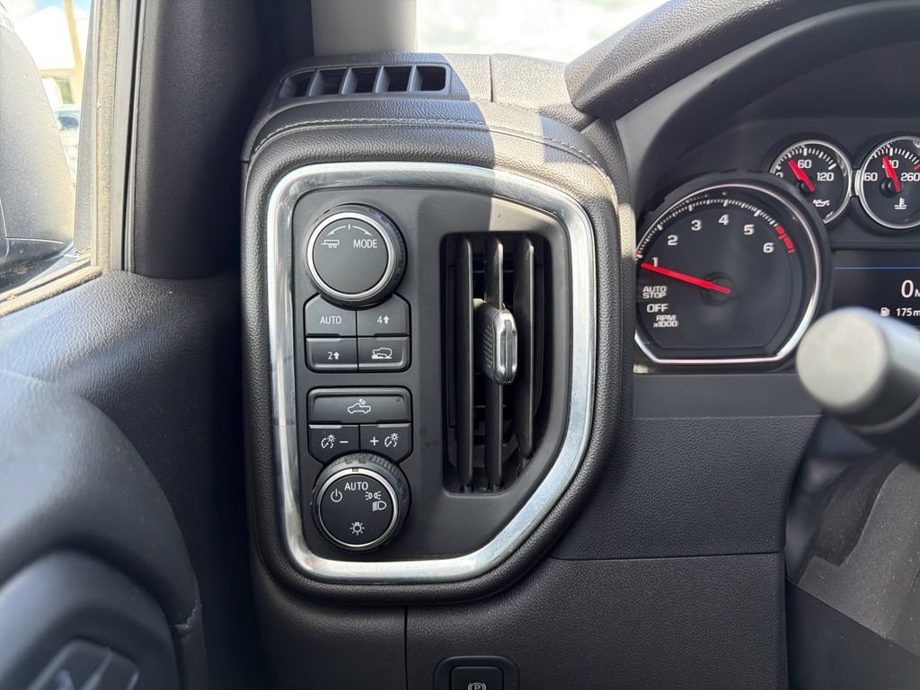 Used 2022 Chevrolet Silverado 1500 LT AWD/4WD image 28