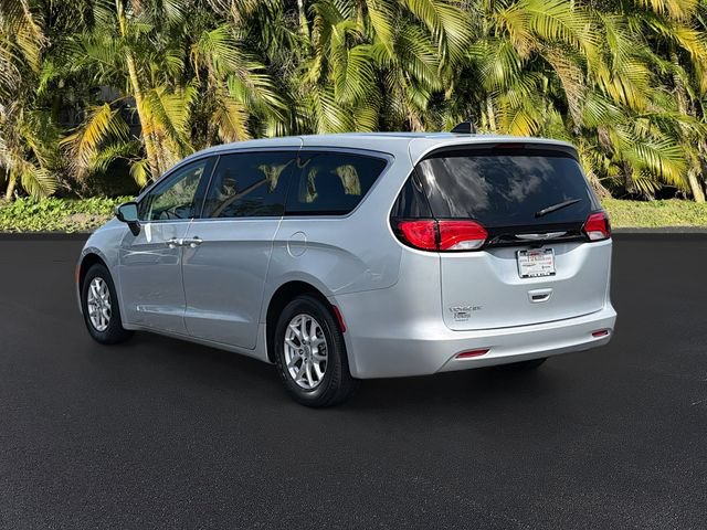 Used 2023 Chrysler Voyager LX FWD image 8